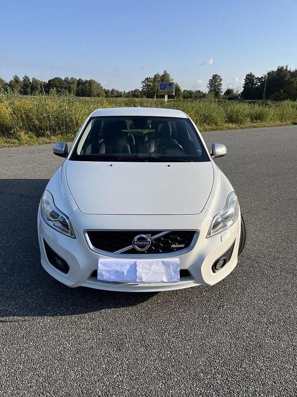 Vit Begagnad 2011 Volvo C30 R-Design Halvkombi | 60 000 kr (Lite dyr) - Bild 1/4