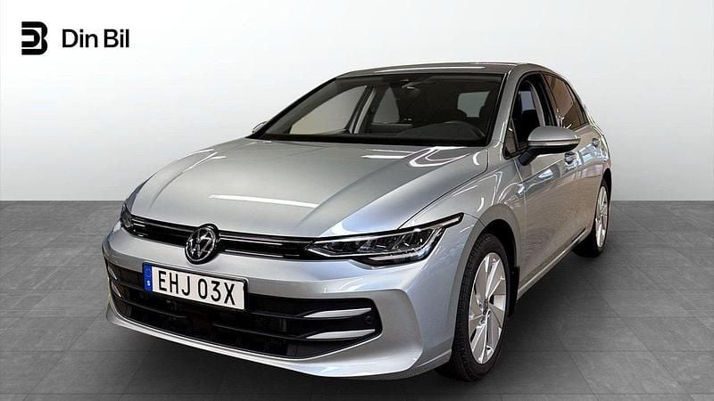 Silver Begagnad 2024 VW Golf VIII Edition Halvkombi | 304 900 kr (Marknadspris) - Bild 1/4