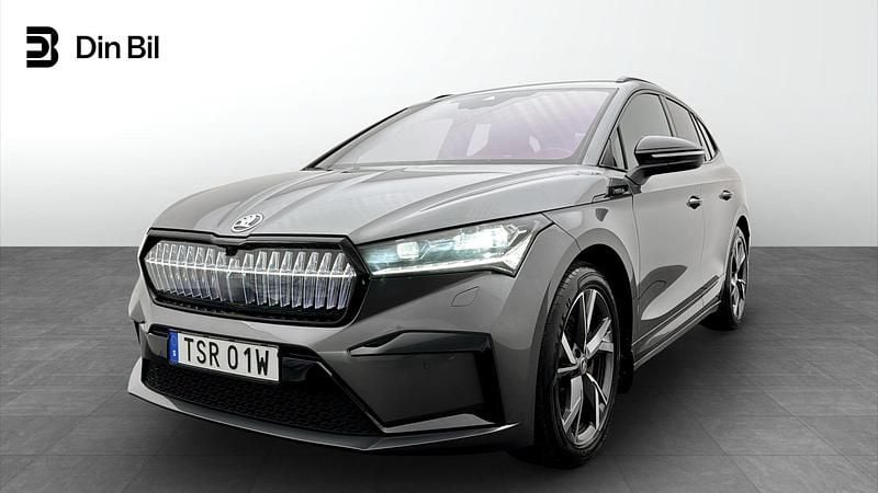 Grå Begagnad 2023 Skoda Enyaq iV SportLine SUV | 409 500 kr (Marknadspris) - Bild 1/4