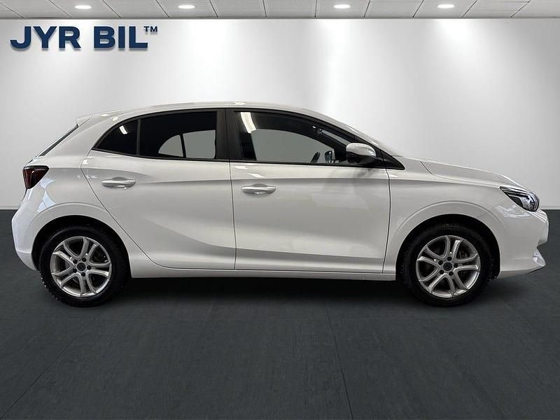 Begagnad MG MG3 Luxury 194 HK (142 kW) 2024 Vit Halvkombi