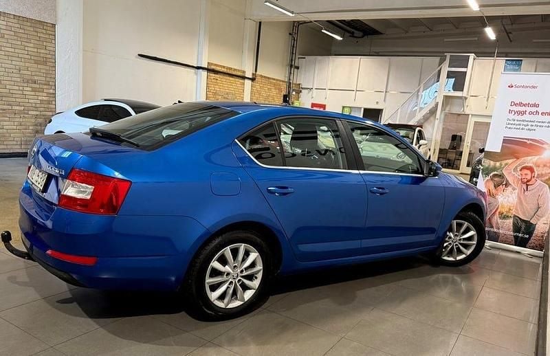 Begagnad Skoda Octavia Ambition 105 HK (77 kW) 2013 Blå Halvkombi