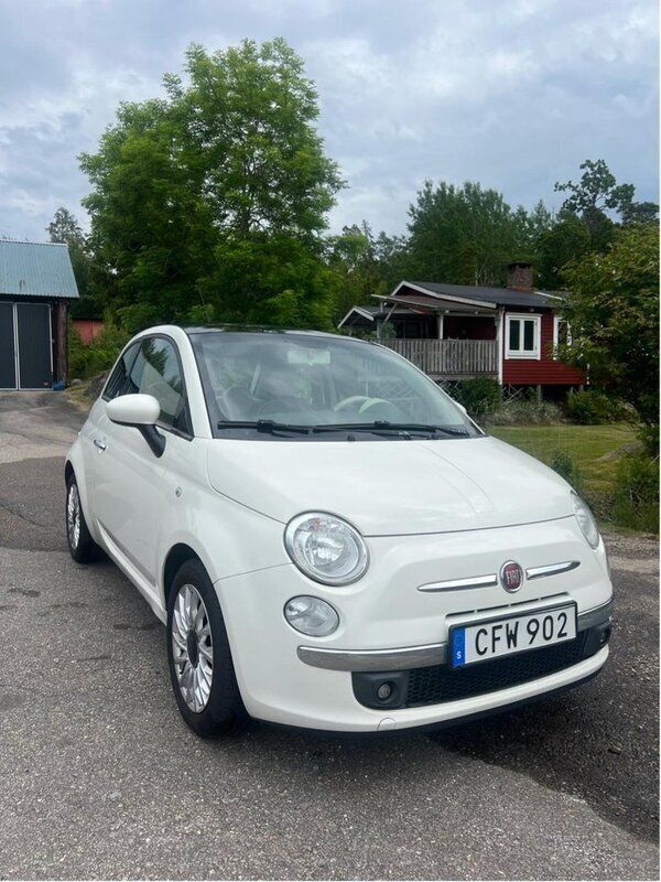 Vit Begagnad 2010 Fiat 500 Lounge Halvkombi | 59 999 kr (Lite dyr) - Bild 1/4