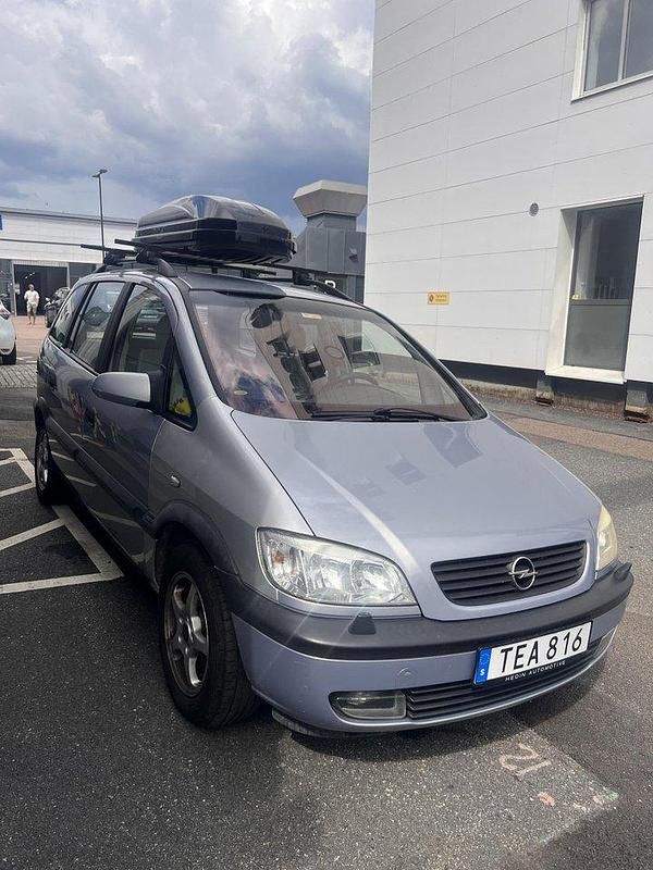 Grå Begagnad 2002 Opel Zafira Minibuss | 19 500 kr - Bild 1/4