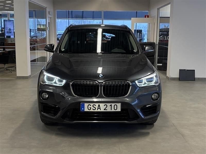 Begagnad BMW X1 Sport Line 190 HK (139 kW) 2017 Grå SUV