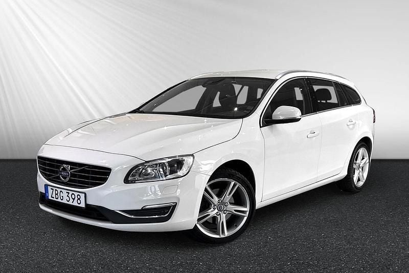 Vit Begagnad 2017 Volvo V60 Standard Kombi | 189 800 kr (Bra pris) - Bild 1/4