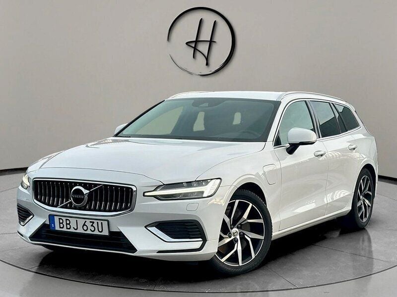 Vit Begagnad 2021 Volvo V60 SE Kombi | 265 000 kr (Marknadspris) - Bild 1/4