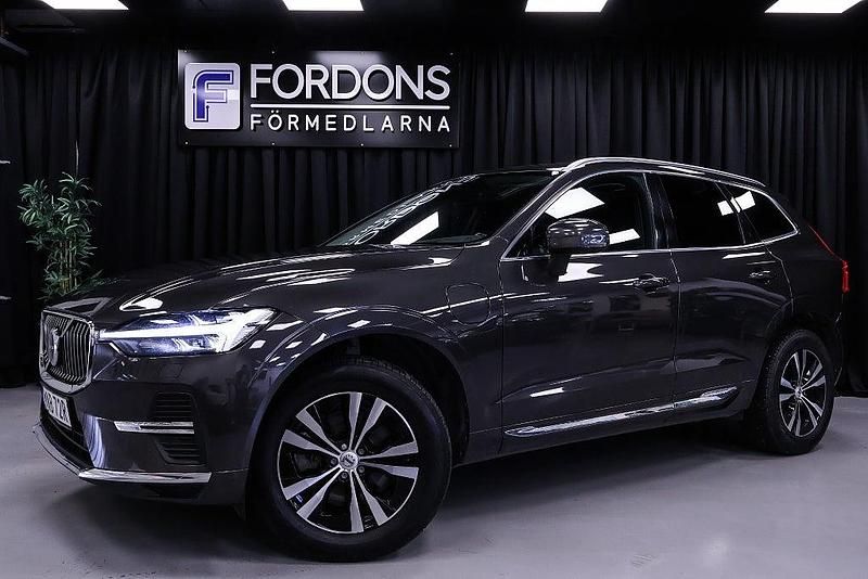 Grå Begagnad 2022 Volvo XC60 Momentum SUV | 339 900 kr (Superpris) - Bild 1/4