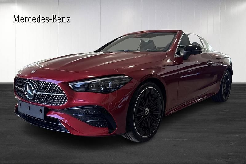 Röd Ny 2025 Mercedes CLE200 Cab | 812 000 kr - Bild 1/4