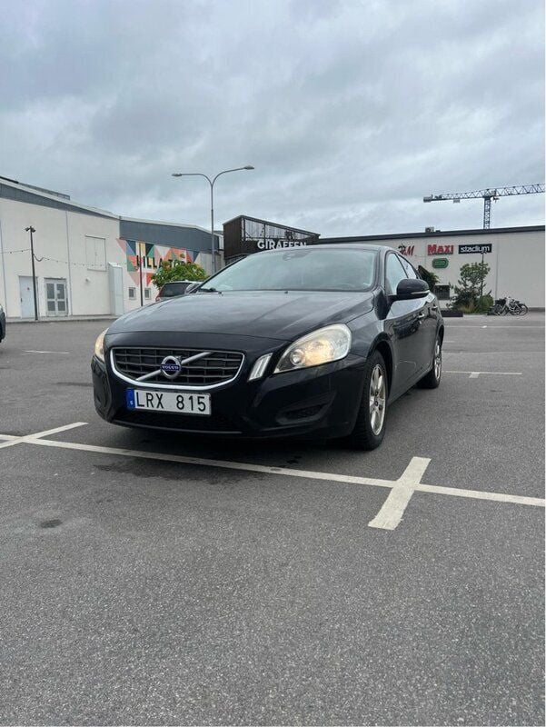 Svart Begagnad 2011 Volvo S60 Kinetic Sedan | 70 000 kr (Bra pris) - Bild 1/4