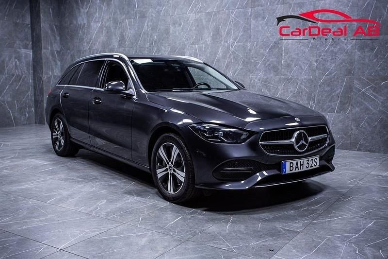 Grå Begagnad 2022 Mercedes C300 Avantgarde Kombi | 324 800 kr (Bra pris) - Bild 1/4