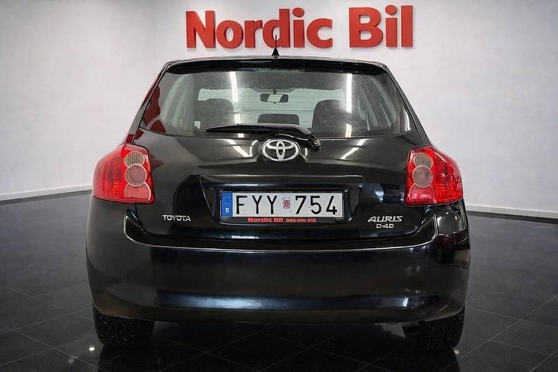 Begagnad Toyota Auris 126 HK (92 kW) 2007 Svart Halvkombi