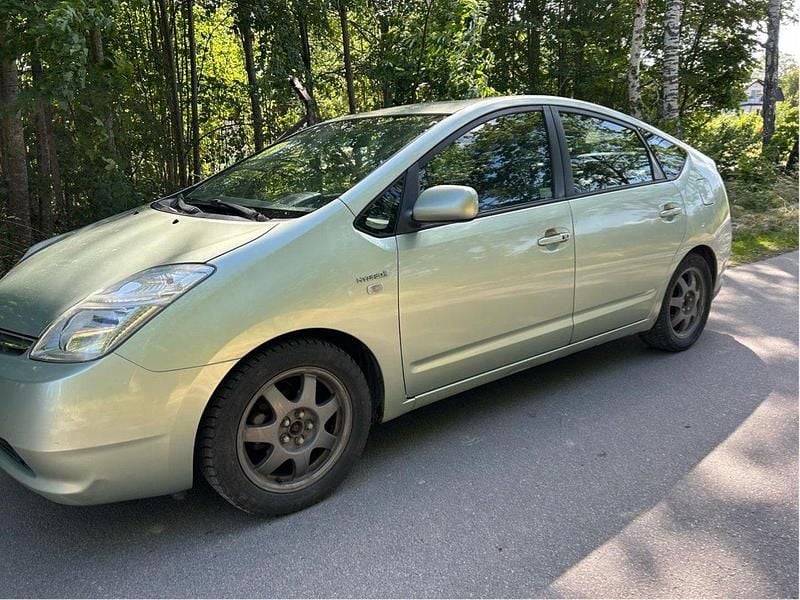 Grön Begagnad 2006 Toyota Prius Halvkombi | 29 000 kr (Marknadspris) - Bild 1/4