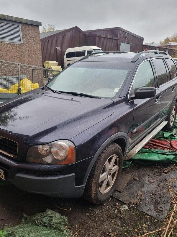 Blå Begagnad 2005 Volvo XC90 Kinetic SUV | 42 000 kr (Marknadspris) - Bild 1/4