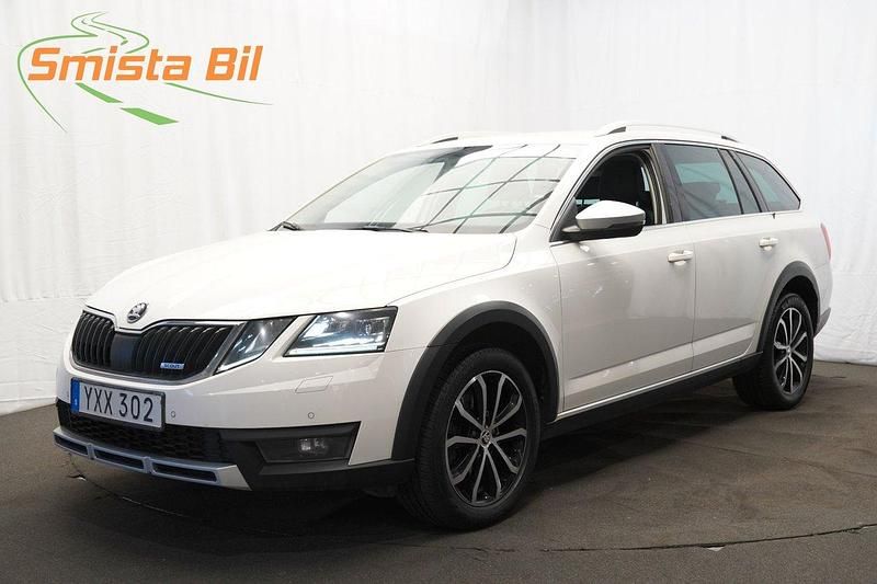 Vit Begagnad 2018 Skoda Octavia Scout Kombi | 157 900 kr (Bra pris) - Bild 1/3
