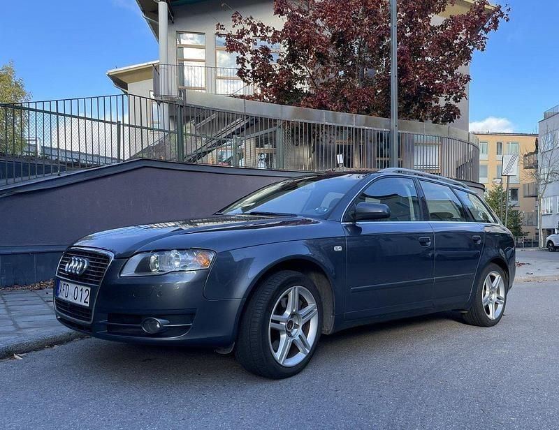 Grå Begagnad 2006 Audi A4 Comfort Kombi | 43 000 kr (Marknadspris) - Bild 1/4