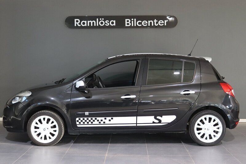 Svart Begagnad 2010 Renault Clio R.S. Halvkombi | 39 900 kr (Marknadspris) - Bild 1/4