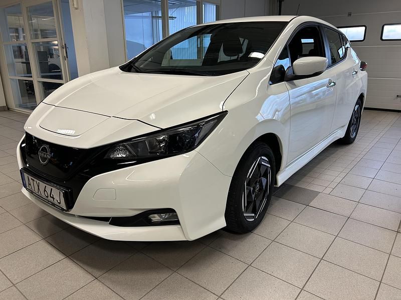 Vit Begagnad 2022 Nissan Leaf Acenta Halvkombi | 179 500 kr (Marknadspris) - Bild 1/4