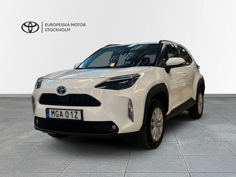 Vit Begagnad 2023 Toyota Yaris Cross Active SUV | 264 900 kr (Marknadspris) - Bild 1/4