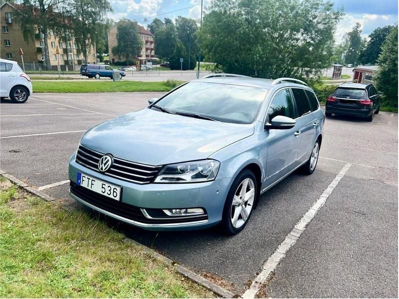 Grå Begagnad 2011 VW Passat Kombi | 51 900 kr (Marknadspris) - Bild 1/4