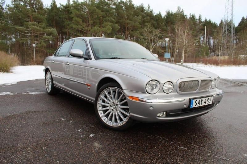 Begagnad Jaguar XJR 396 HK (291 kW) 2003 Silver Sedan