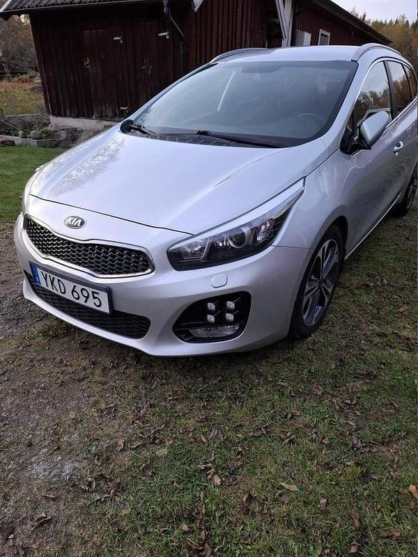 Grå Begagnad 2017 Kia Ceed Sportswagon GT-Line Kombi | 99 000 kr (Superpris) - Bild 1/4