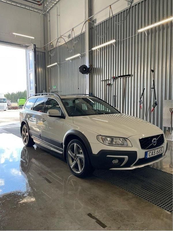 Vit Begagnad 2015 Volvo XC70 SUV | 185 000 kr (Marknadspris) - Bild 1/4