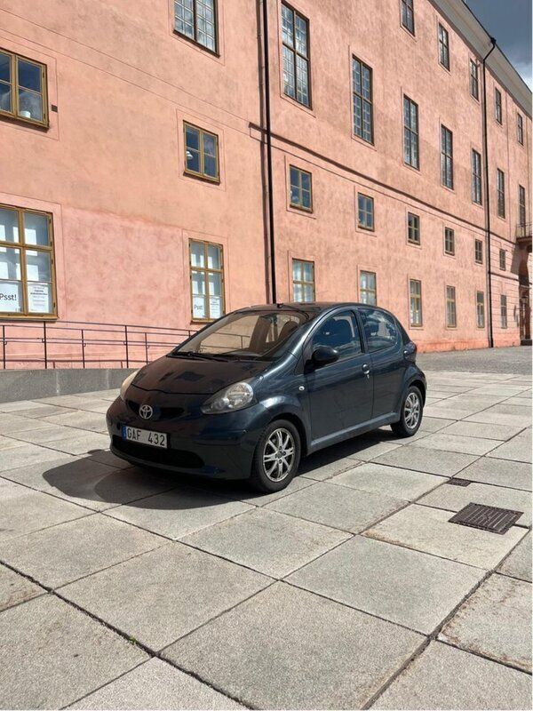 Grå Begagnad 2007 Toyota Aygo Halvkombi | 16 000 kr (Bra pris) - Bild 1/4