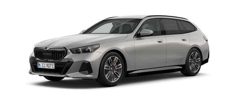 Ny 2025 BMW 530e Comfort Edition Kombi | 753 300 kr (Marknadspris) - Bild 1/4
