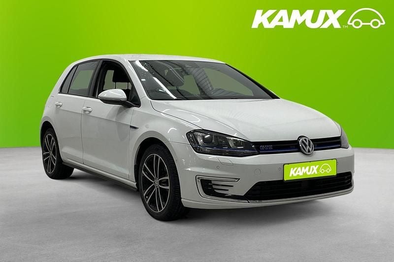 Vit Begagnad 2015 VW Golf VII GTE Halvkombi | 149 800 kr (Marknadspris) - Bild 1/4