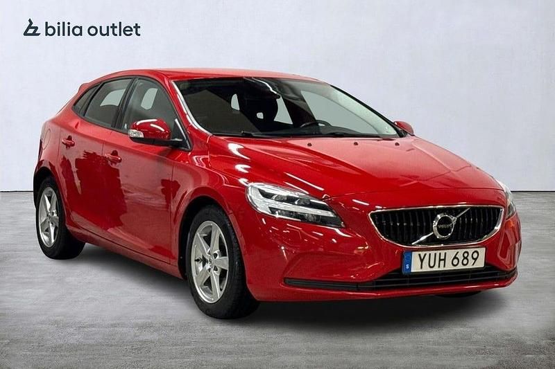 Begagnad Volvo V40 Business Edition 152 HK (111 kW) 2017 Röd Halvkombi