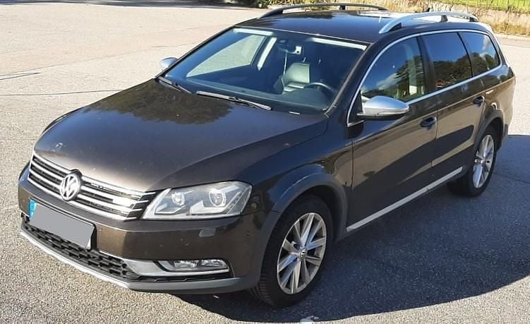 Brun Begagnad 2013 VW Passat Alltrack Kombi | 109 000 kr (Marknadspris) - Bild 1/4
