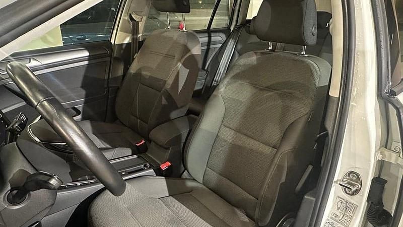 Begagnad VW Golf VII 110 HK (80 kW) 2017 Vit Kombi