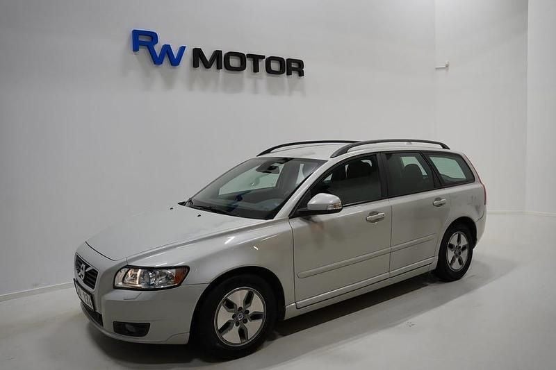 Vit Begagnad 2011 Volvo V50 Momentum Kombi | 54 800 kr (Bra pris) - Bild 1/4