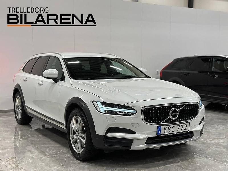 Begagnad Volvo V90 CC Momentum 190 HK (139 kW) 2018 Vit Kombi