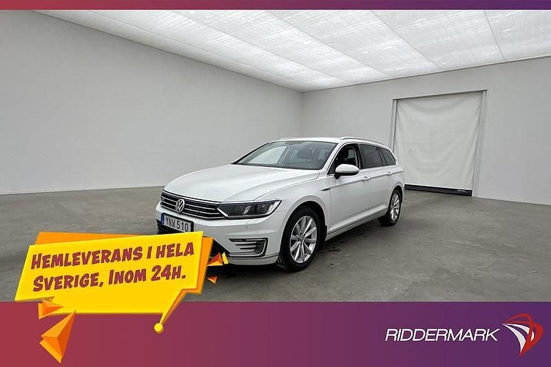 Vit Begagnad 2017 VW Passat GTE Kombi | 164 800 kr (Marknadspris) - Bild 1/3