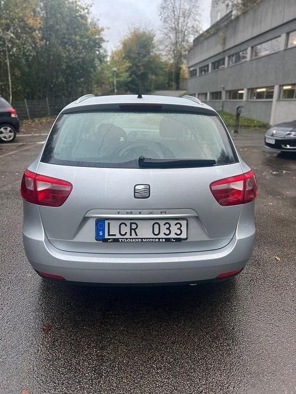 Begagnad Seat Ibiza Style 105 HK (77 kW) 2011 Silver
