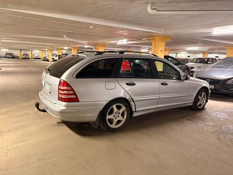 Begagnad Mercedes C220 150 HK (110 kW) 2006