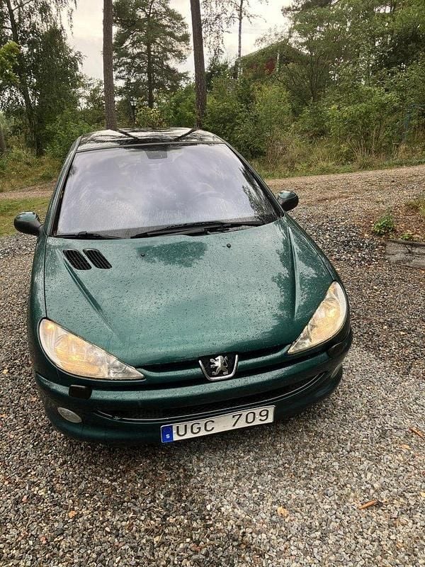 Grön Begagnad 2003 Peugeot 206 Roland Garros Halvkombi | 14 400 kr (Bra pris) - Bild 1/3