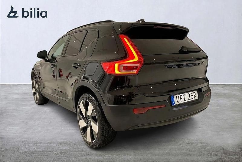 Begagnad Volvo XC40 Core 154 kW (210 HK) 2022 Svart SUV