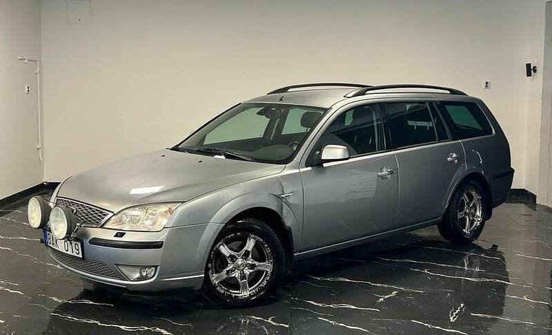 Begagnad Ford Mondeo 155 HK (114 kW) 2006 Silver Kombi