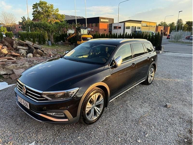 Svart Begagnad 2021 VW Passat Alltrack Kombi | 200 000 kr (Superpris) - Bild 1/4