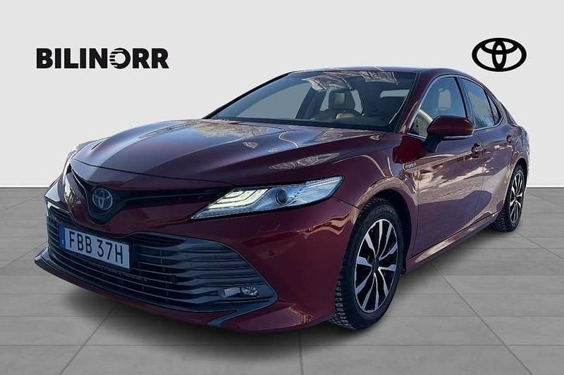 Begagnad Toyota Camry Hybrid Executive 220 HK (161 kW) 2019 Röd Sedan