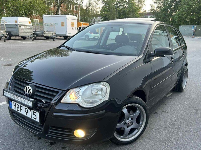 Svart Begagnad 2008 VW Polo Comfortline Halvkombi | 32 900 kr - Bild 1/4