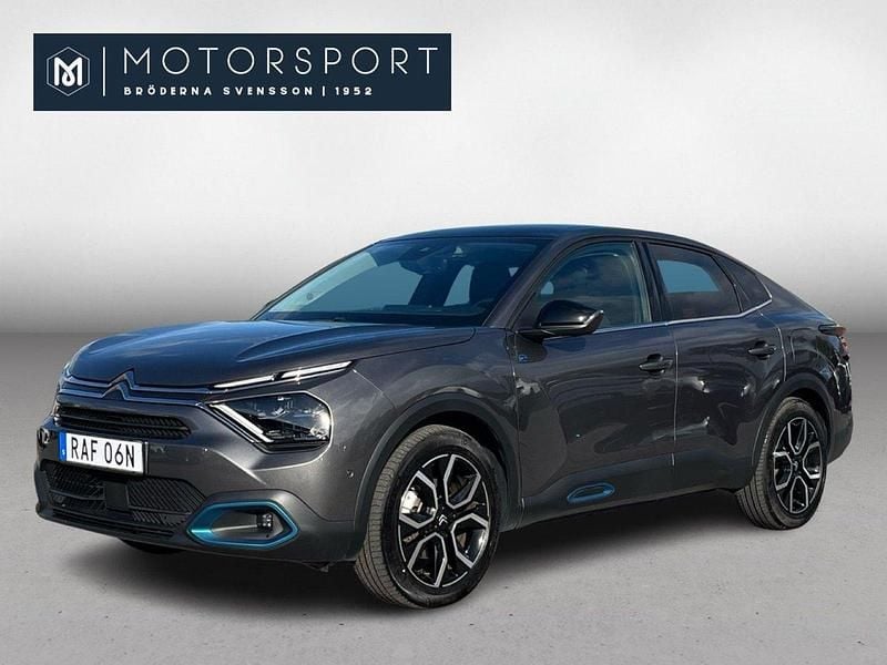 Grå Begagnad 2022 Citroën e-C4 Exclusive Sedan | 259 900 kr (Marknadspris) - Bild 1/3