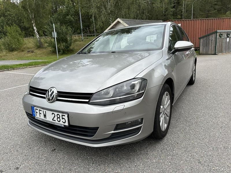 Silver Begagnad 2014 VW Golf VII Halvkombi | 125 000 kr (Marknadspris) - Bild 1/4