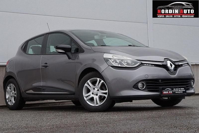 Grå Begagnad 2015 Renault Clio IV Halvkombi | 69 900 kr (Marknadspris) - Bild 1/4