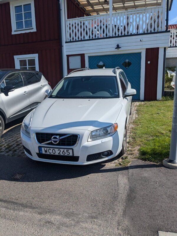 Vit Begagnad 2013 Volvo V70 Momentum Kombi | 79 000 kr (Marknadspris) - Bild 1/4