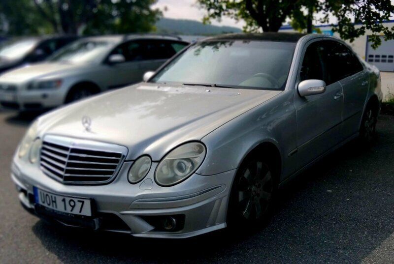 Silver Begagnad 2004 Mercedes E240 Sedan | 16 500 kr (Superpris) - Bild 1/4