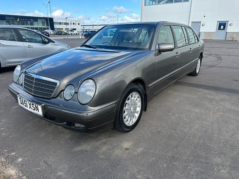 Begagnad 2002 Mercedes E240 Sedan | 49 500 kr (Lite dyr) - Bild 1/4