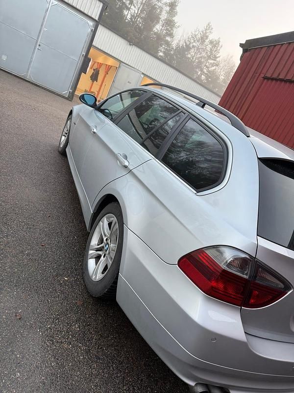 Begagnad BMW 325 218 HK (160 kW) 2008 Kombi